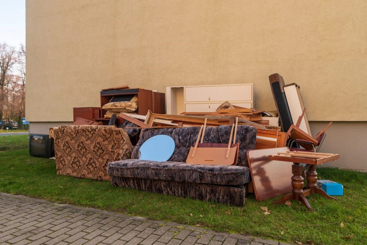 When Should You Dispose of Old Furniture? Signs It’s Time to Let Go